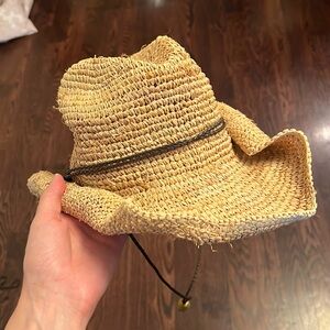 Very flexible cowboy straw hat